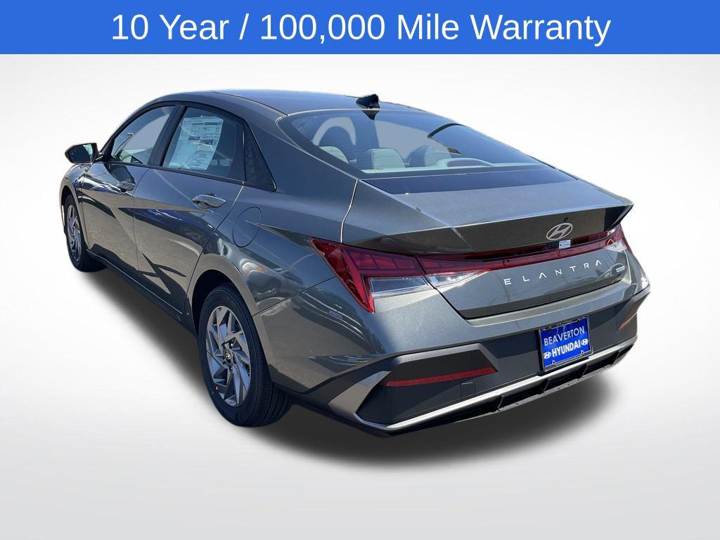 2025 Hyundai Elantra Hybrid photo 3