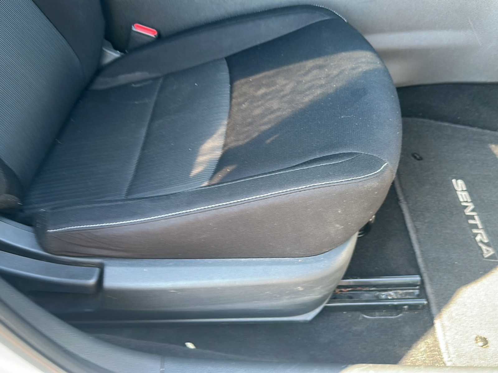 2020 Nissan Sentra SV photo 12