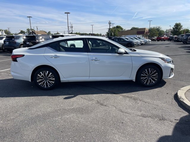 2023 Nissan Altima 2.5 SV photo 8