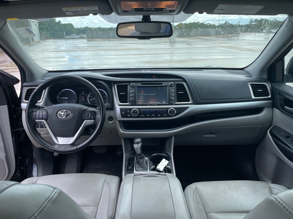 2016 Toyota Highlander XLE photo 16