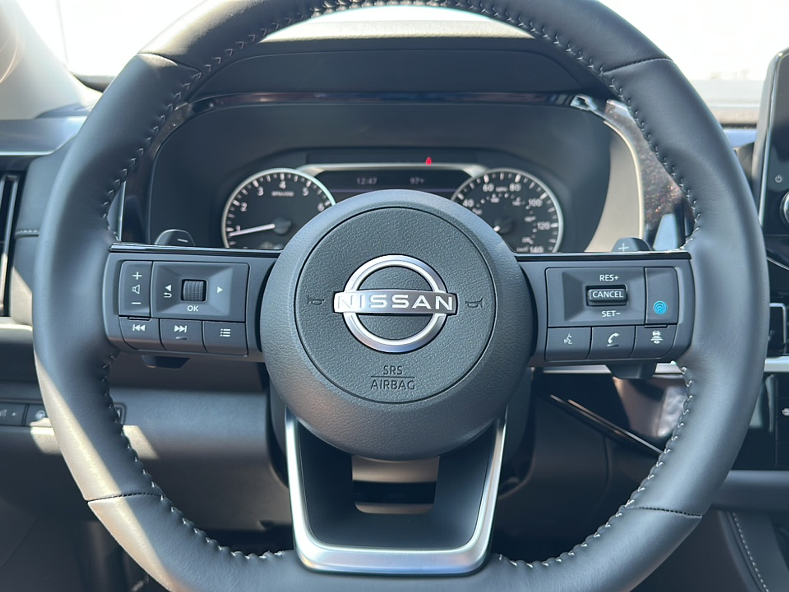 2025 Nissan Pathfinder SL photo 9