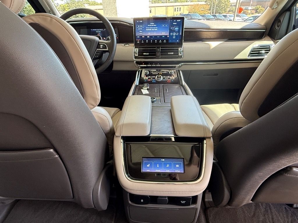 2024 Lincoln Navigator L Reserve photo 16