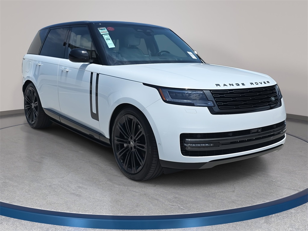 2025 Land Rover Range Rover SE photo 3