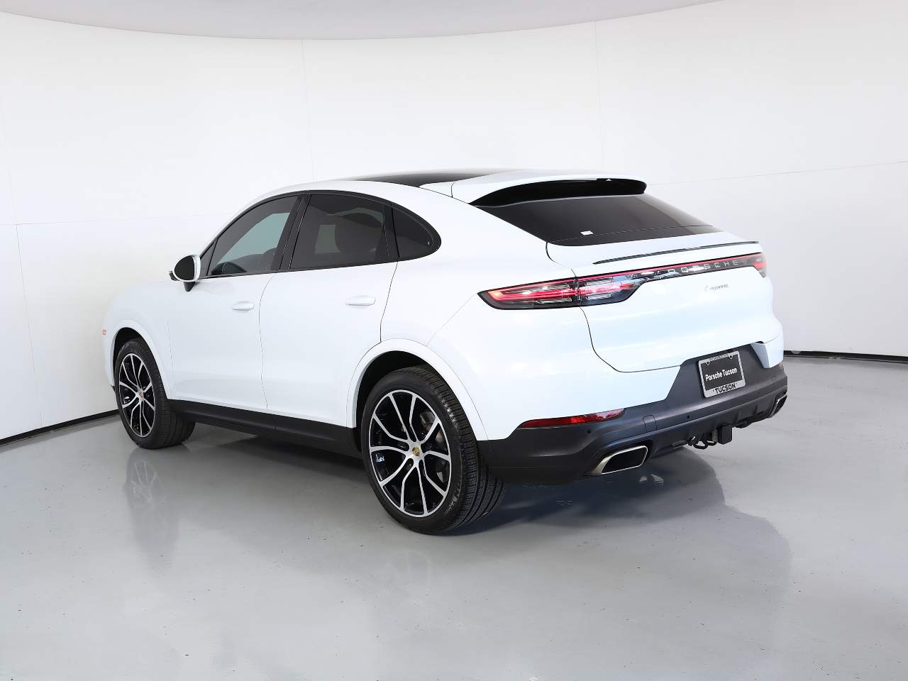 2023 Porsche Cayenne Coupe photo 3