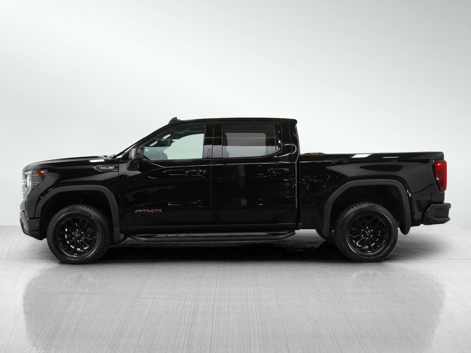 Used 2022 GMC Sierra 1500 AT4X with VIN 3GTUUFELXNG605108 for sale in Bloomington, Minnesota