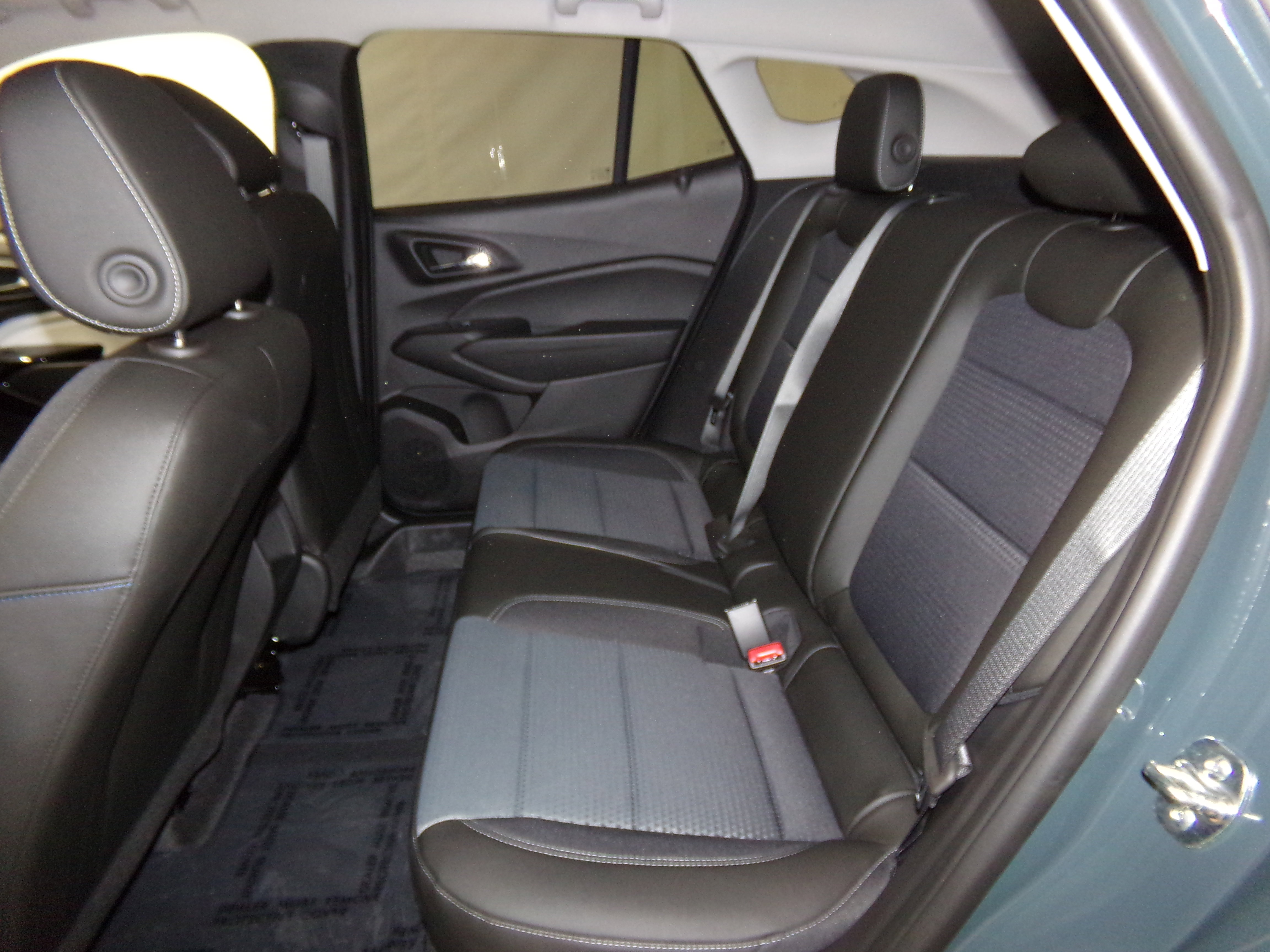 2025 Chevrolet Trax LT photo 9