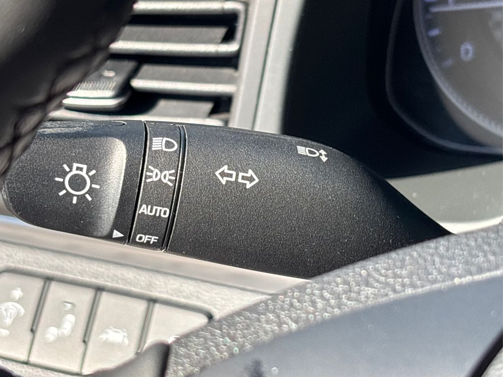 2020 Hyundai Elantra Value Edition photo 19