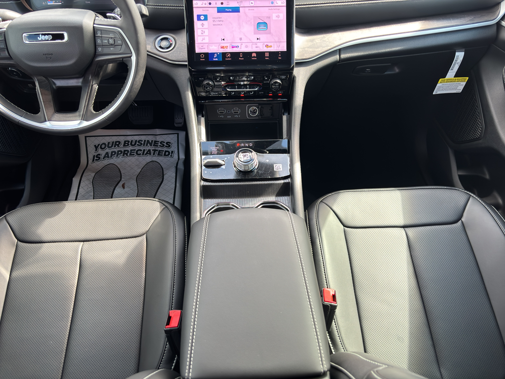 2025 Jeep Grand Cherokee Limited photo 23