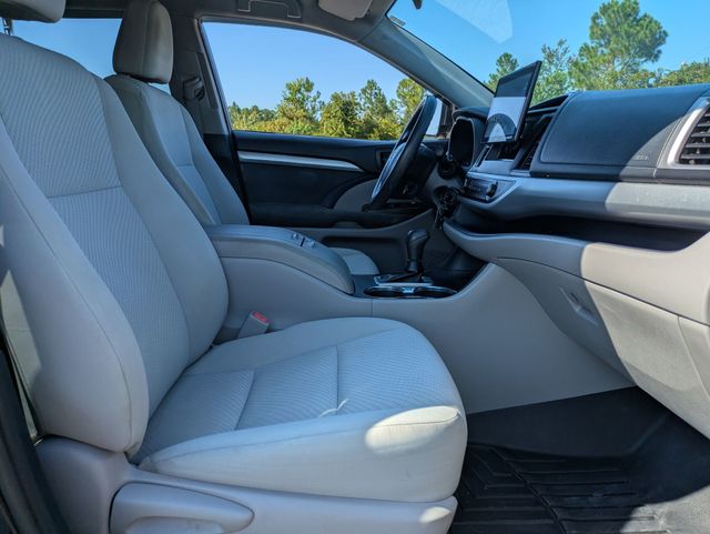 2019 Toyota Highlander LE photo 24