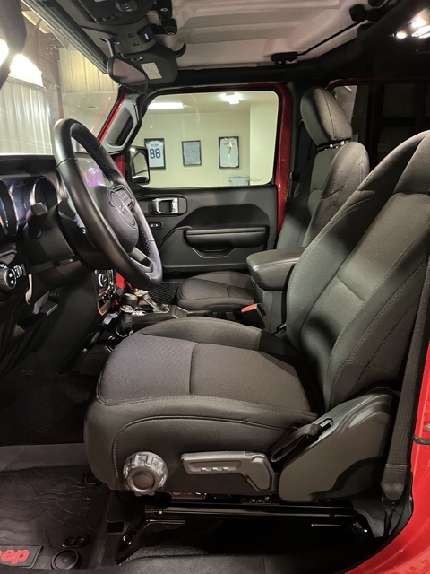 2021 Jeep Gladiator Sport photo 9