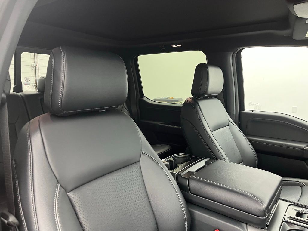 2025 Ford F-150 Lariat photo 27