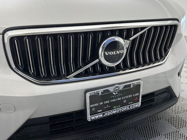 2024 Volvo XC40 Core photo 3