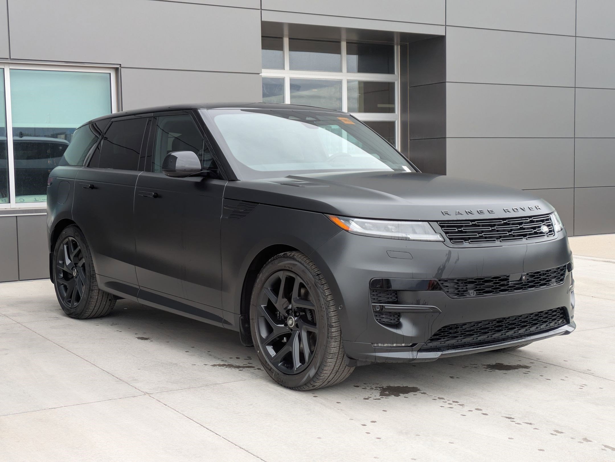 2025 Land Rover Range Rover Sport SE photo 3