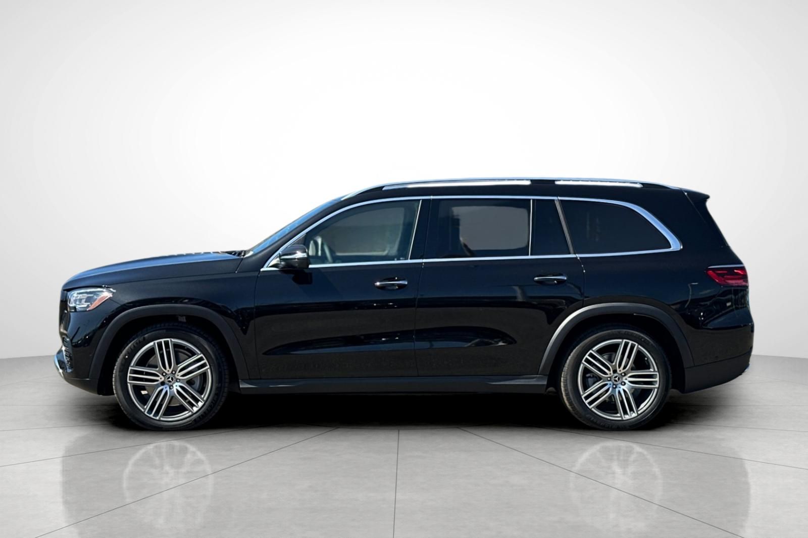 2025 Mercedes Benz GLS 450 4MATIC photo 27