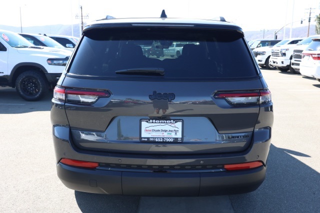 2025 Jeep Grand Cherokee Limited photo 2