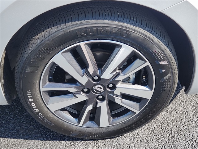 2025 Nissan Versa 1.6 SV photo 13