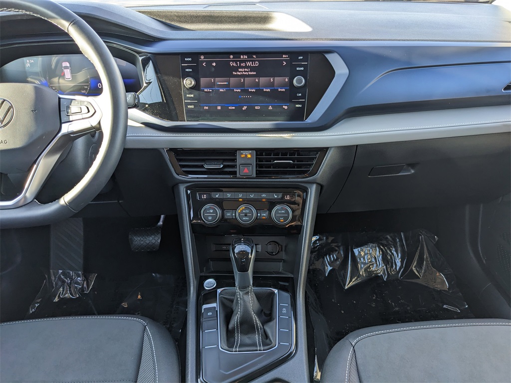 2024 Volkswagen Taos SE photo 16