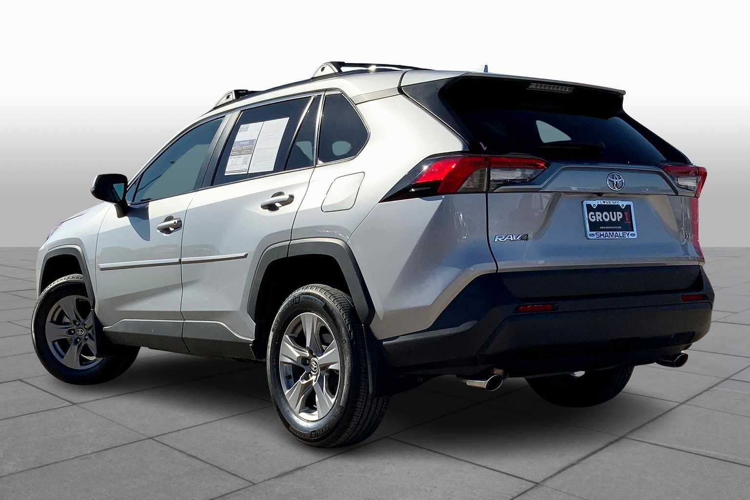2024 Toyota RAV4 XLE photo 10