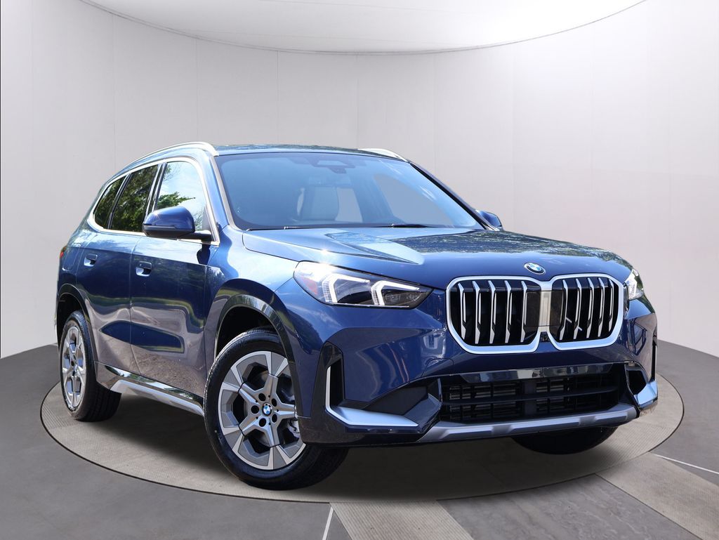 2025 BMW X1 28i's photo