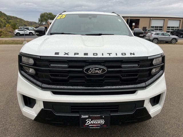 2025 Ford Expedition Platinum MAX photo 2