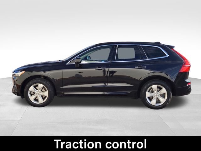 2022 Volvo XC60 B5 Momentum photo 4
