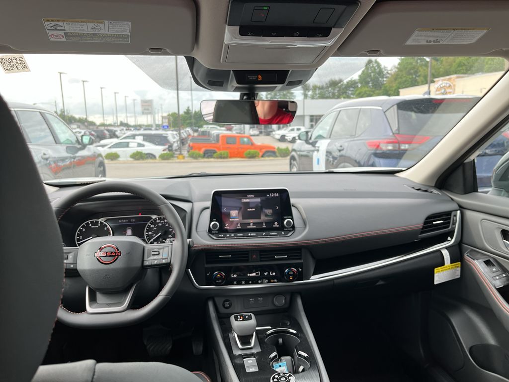 2026 Nissan Rogue SV photo 4