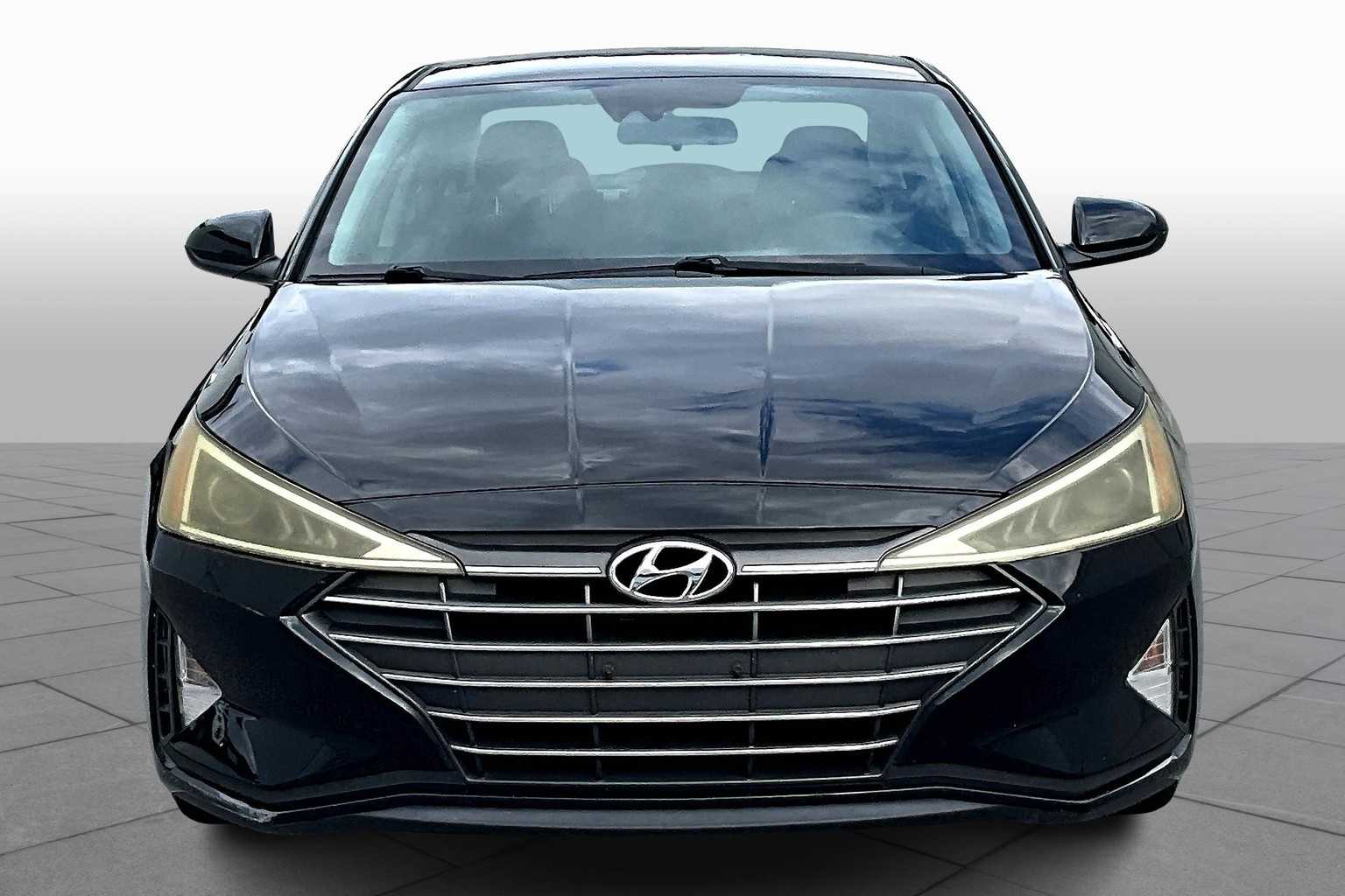 2020 Hyundai Elantra SEL photo 3