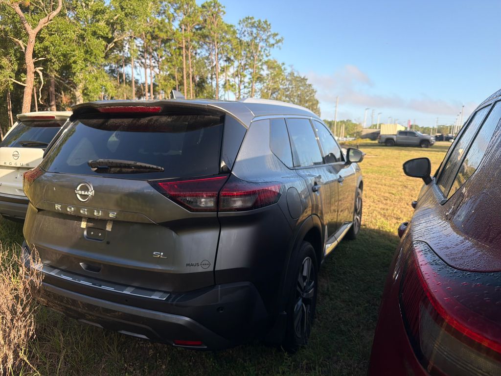 2023 Nissan Rogue SL photo 3