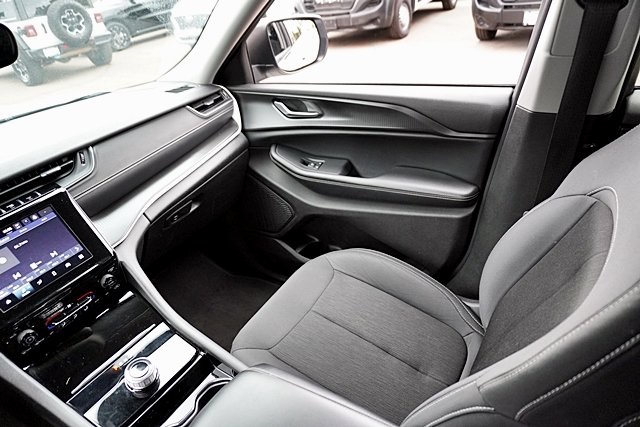 2023 Jeep Grand Cherokee Laredo photo 21