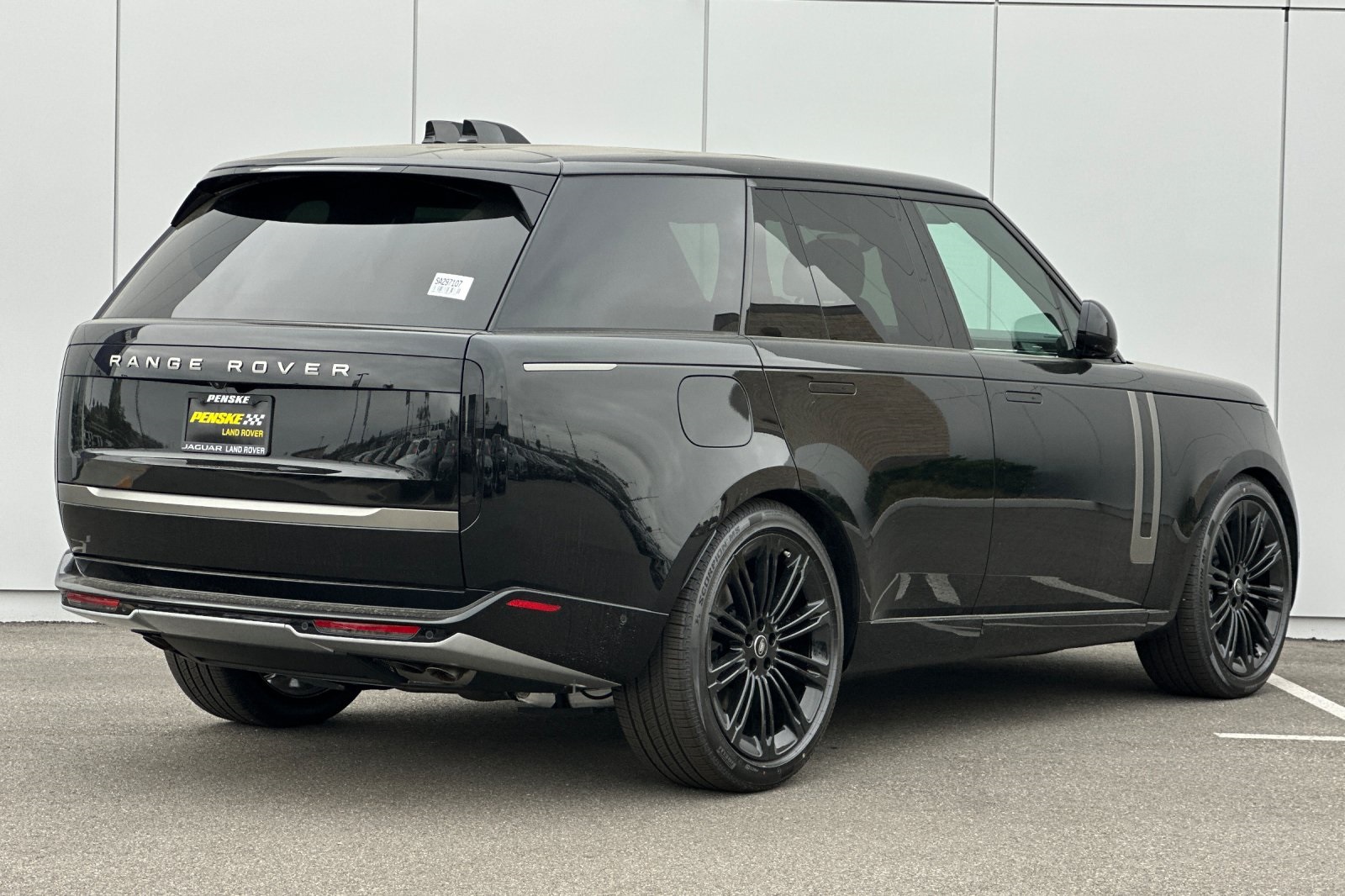 2025 Land Rover Range Rover SE photo 5