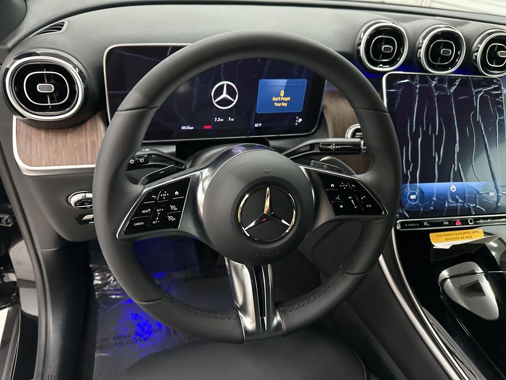 2025 Mercedes Benz GLC 300 photo 5