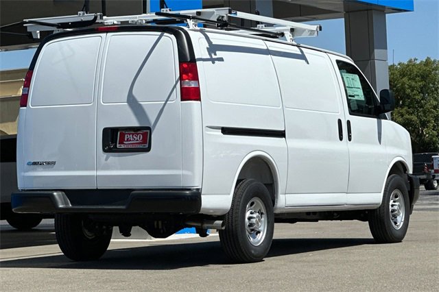 2025 Chevrolet Express Cargo 2500 photo 4