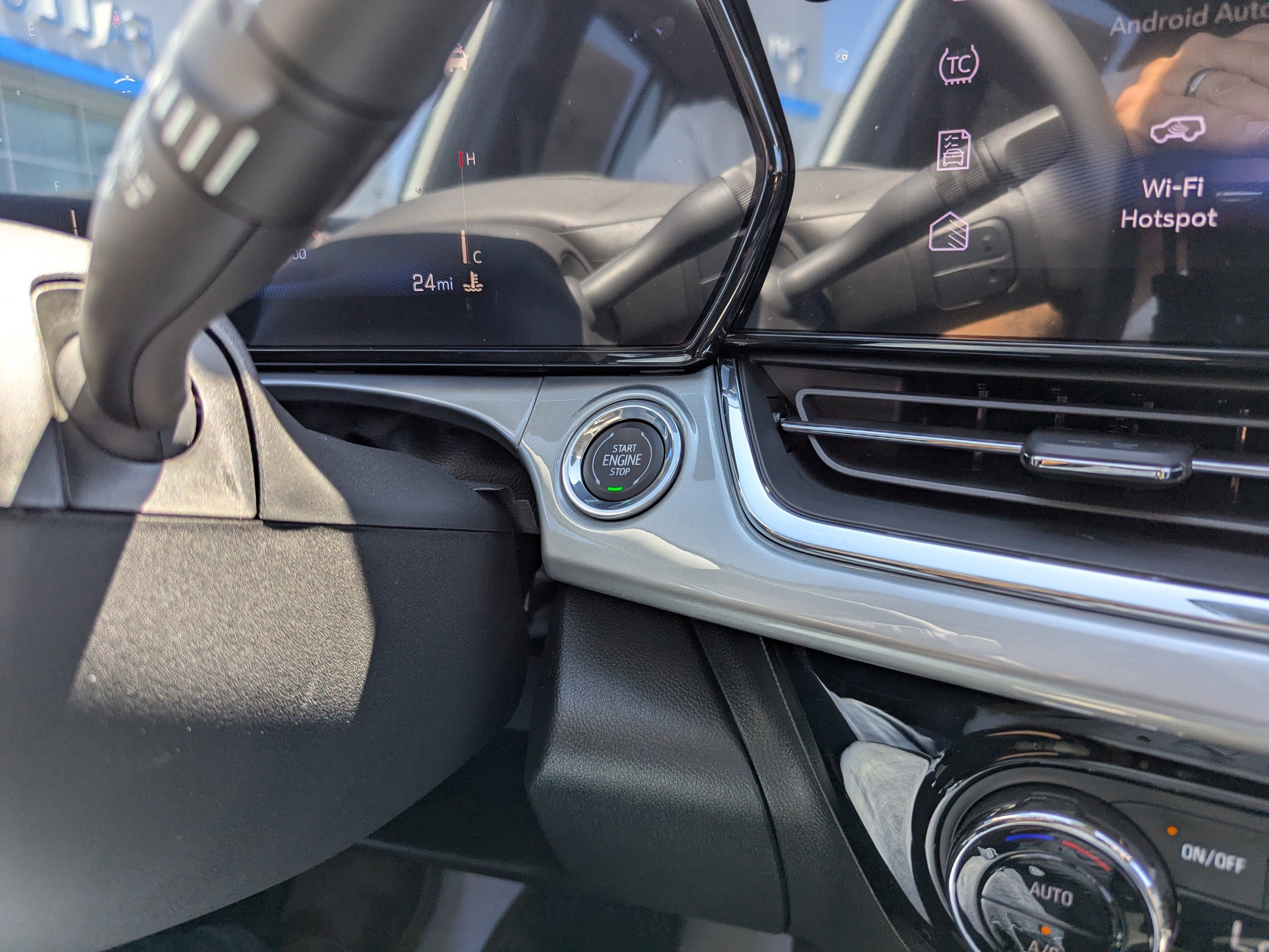 2025 Chevrolet Trax LT photo 16