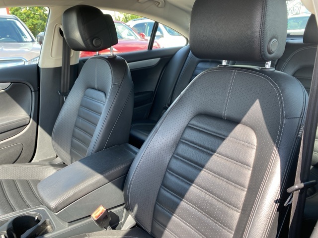 2015 Volkswagen CC 2.0T R-Line photo 9