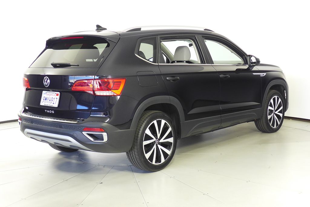 2024 Volkswagen Taos SE photo 3