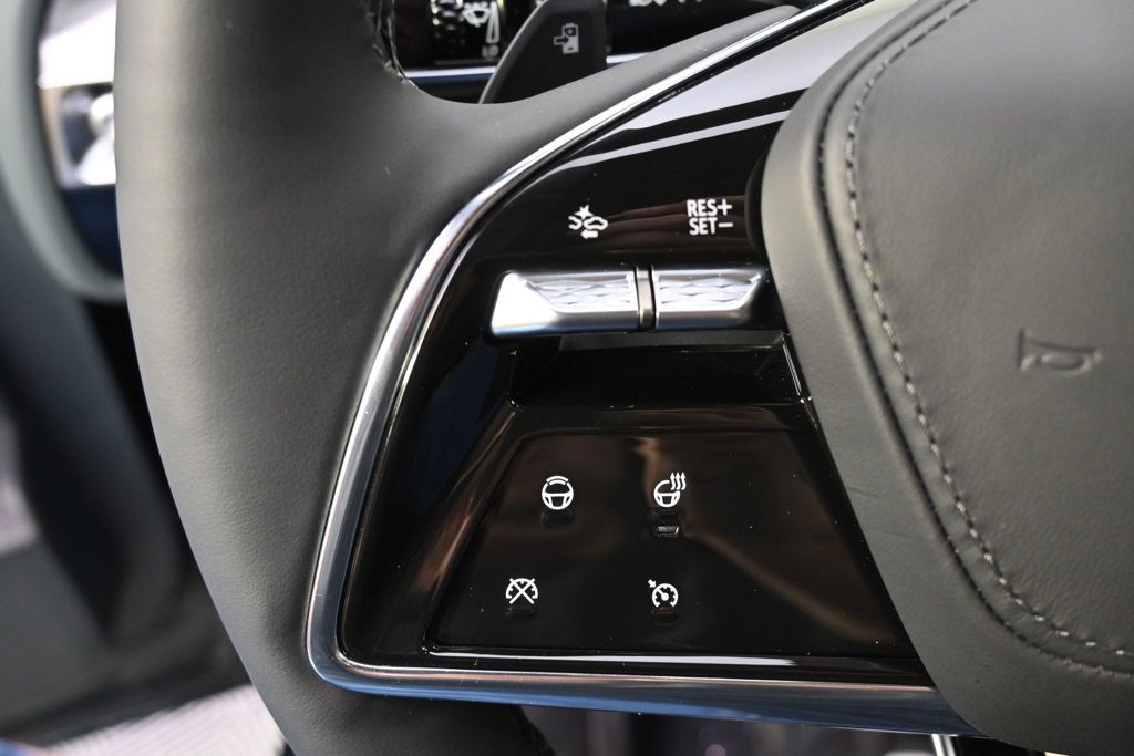 2025 Cadillac Lyriq Luxury photo 28
