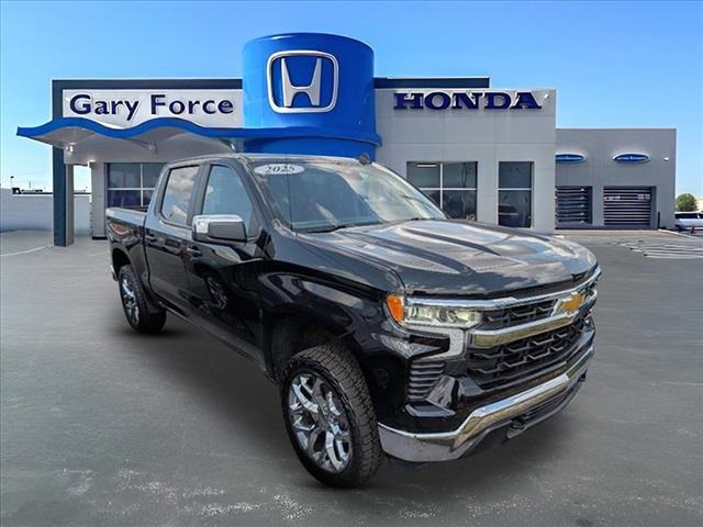 2025 Chevrolet Silverado 1500 LT's photo