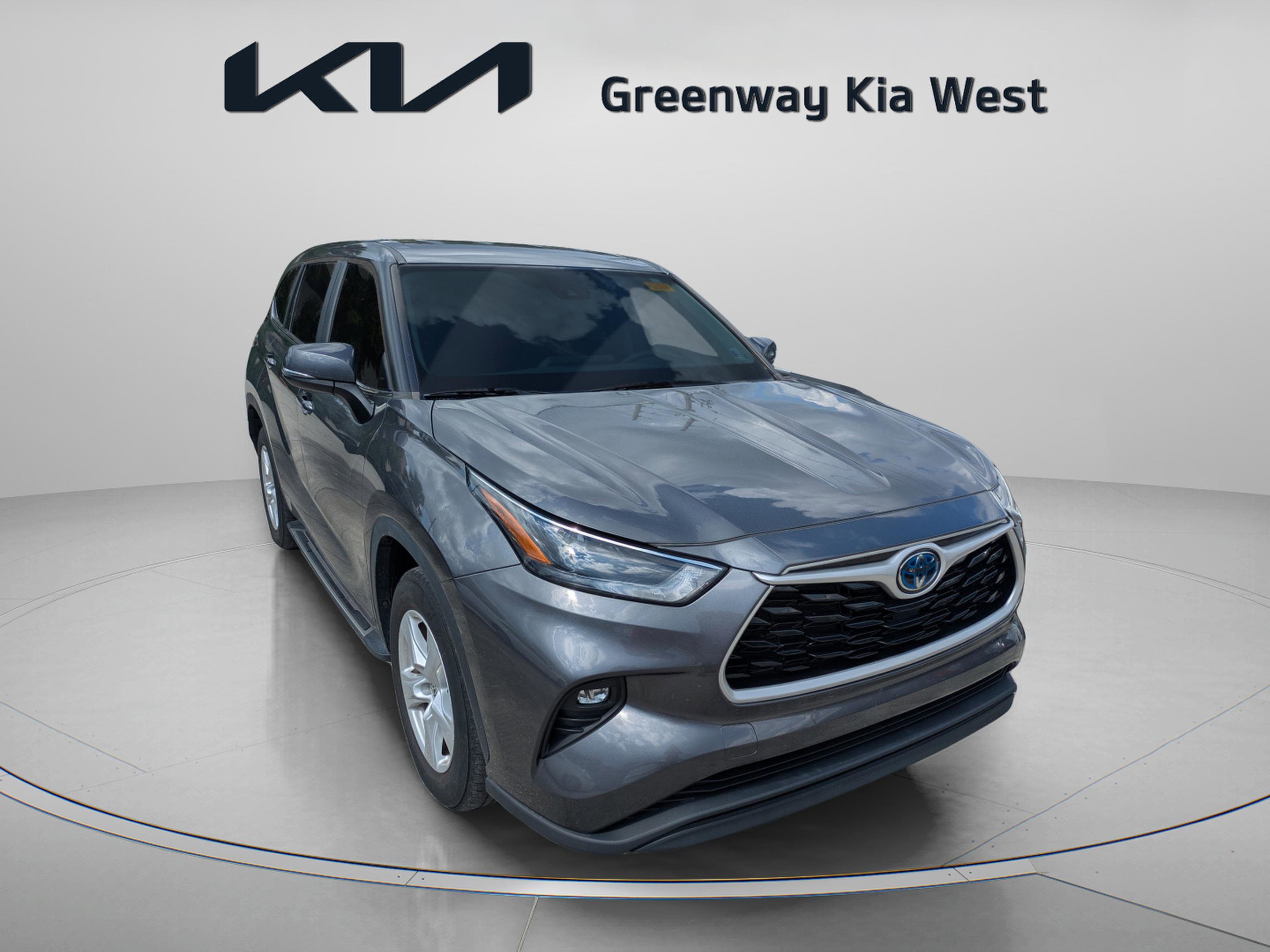 2023 Toyota Highlander LE photo 2