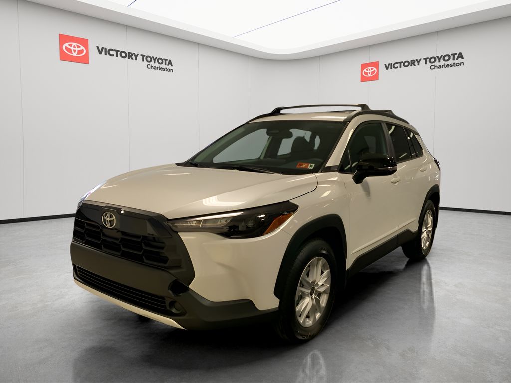 2026 Toyota Corolla Cross LE's photo