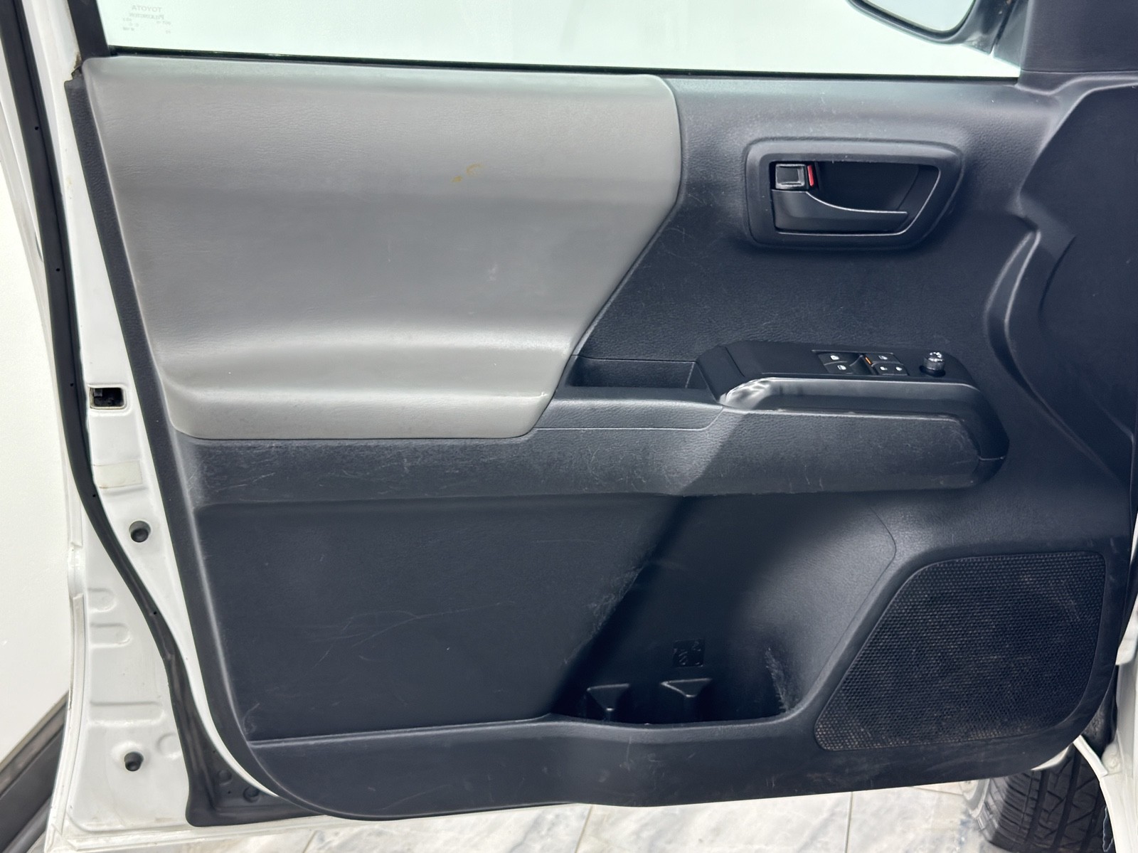 2020 Toyota Tacoma SR Access Cab photo 31
