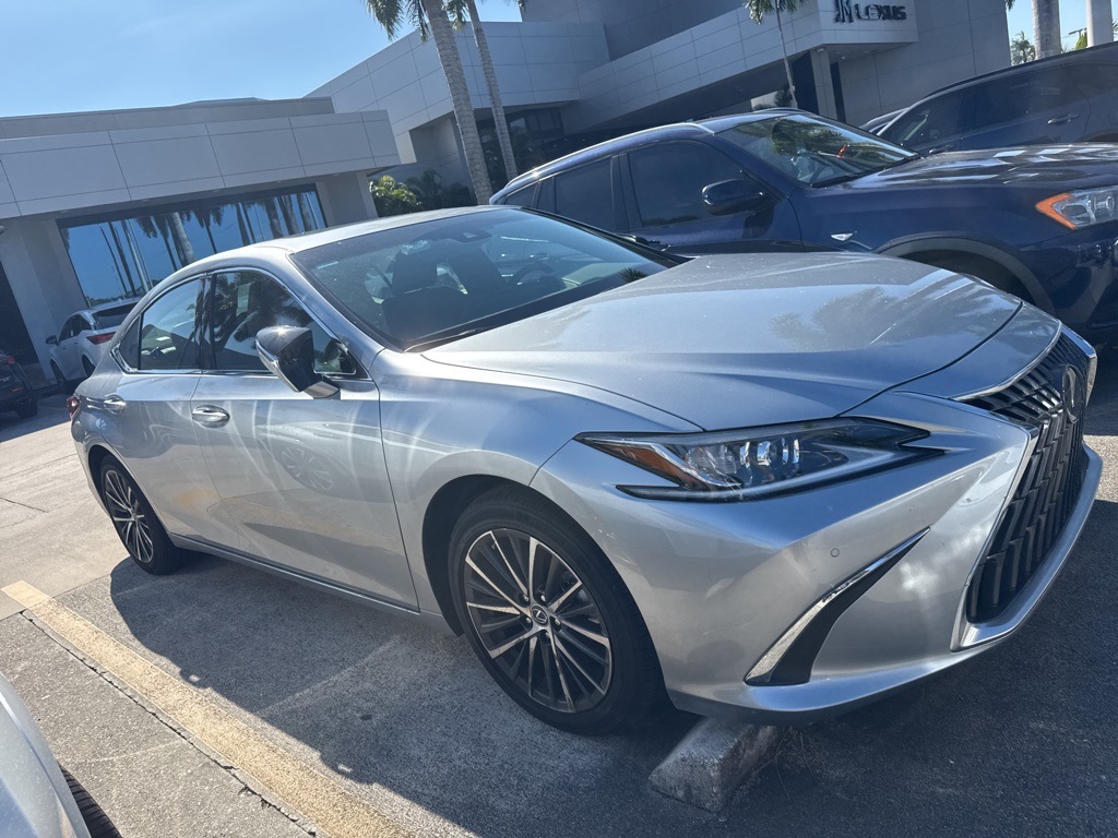 2024 Lexus ES 350's photo