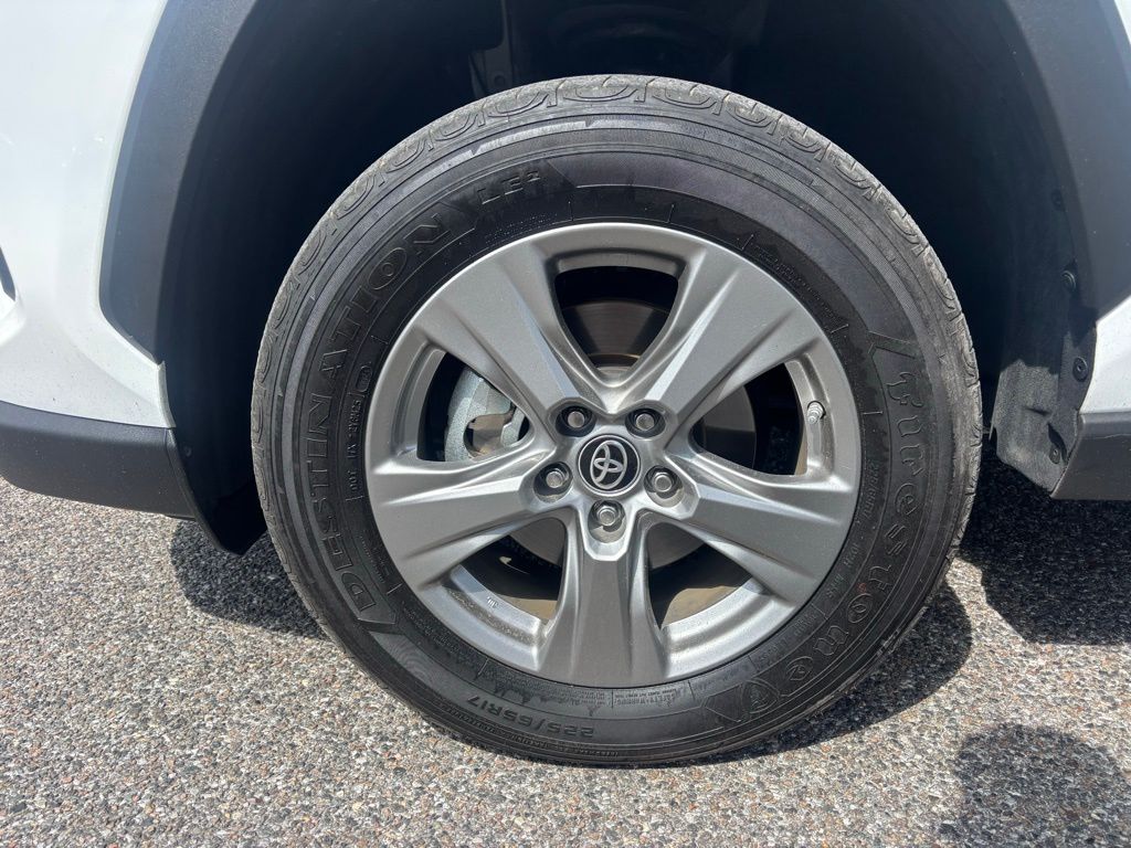 2024 Toyota RAV4 LE photo 14