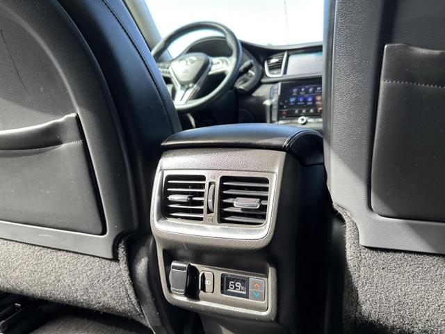 2019 Infiniti QX50 Essential photo 24