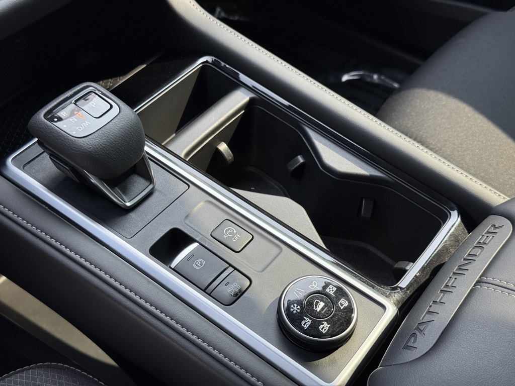 2025 Nissan Pathfinder SV photo 12