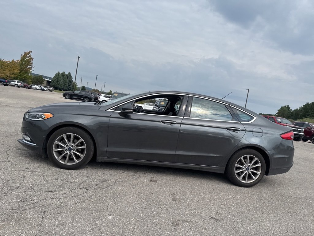 2017 Ford Fusion SE photo 3