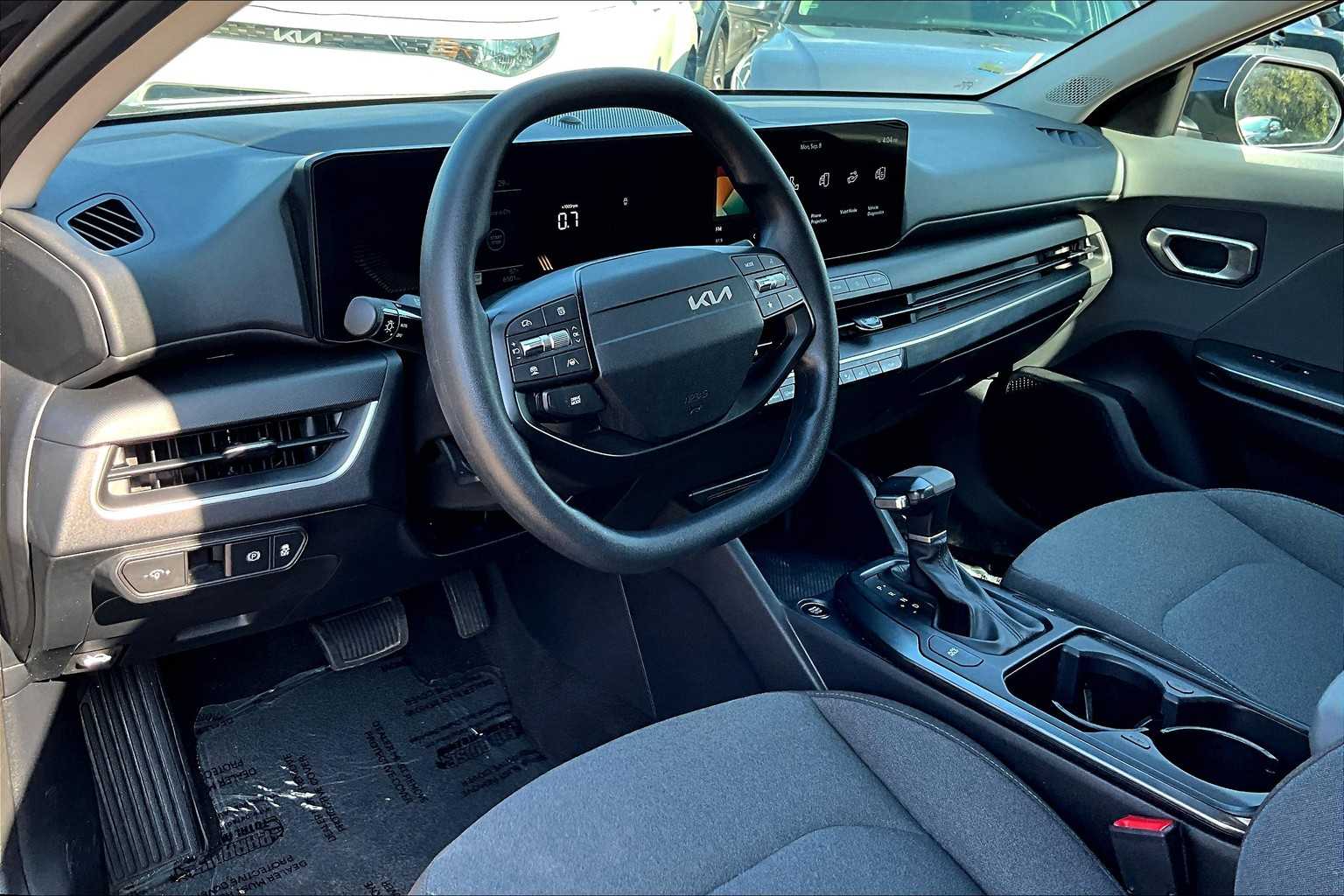 2025 Kia K4 LXS photo 15