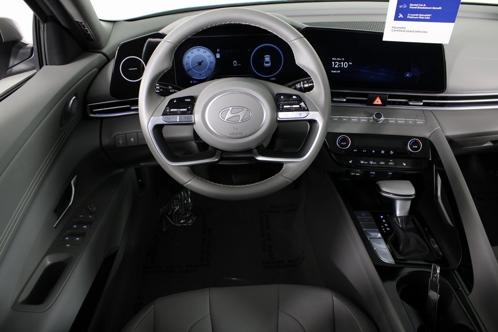 2025 Hyundai Elantra SEL Convenience photo 4