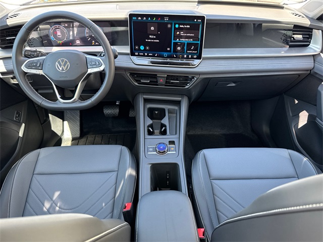 2025 Volkswagen Tiguan SE photo 19