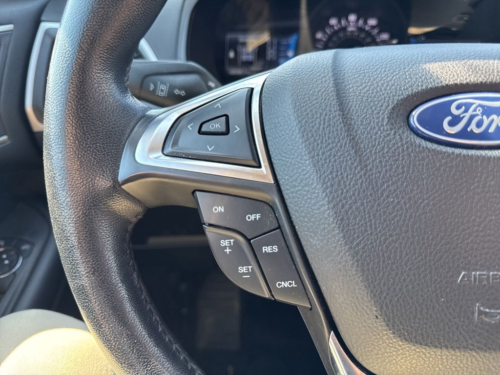 2022 Ford Edge SEL photo 14