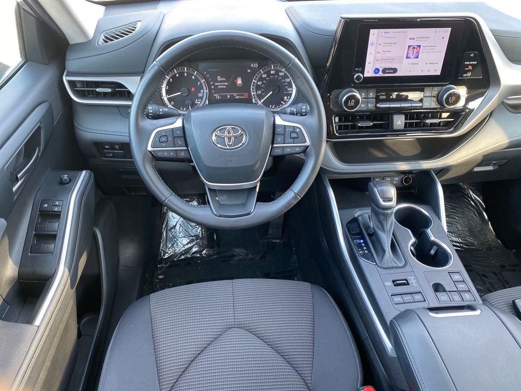 2024 Toyota Highlander XLE photo 22
